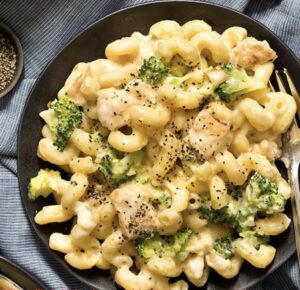 Macaroni keto pasta with chicken